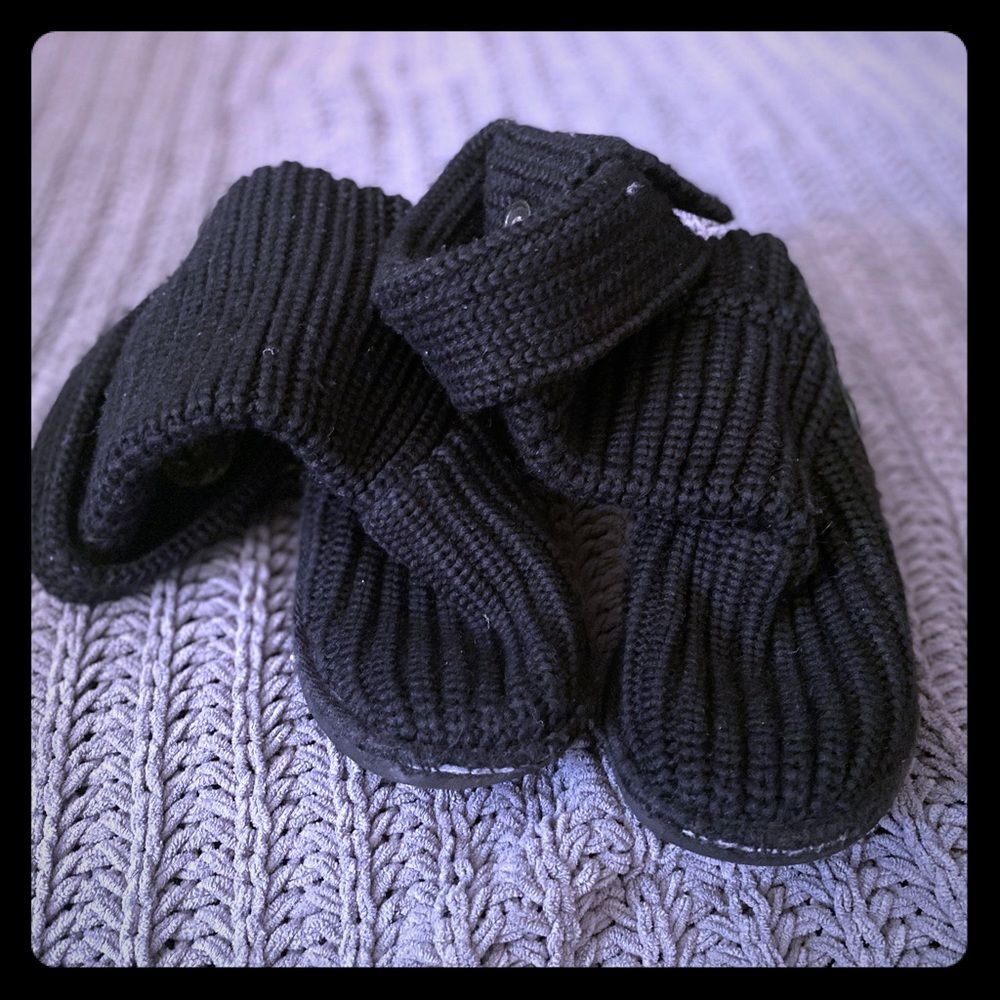 Uggs kids Cardy II pull on sweater boots.  Black.
